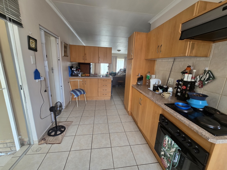To Let 2 Bedroom Property for Rent in Flamwood North West